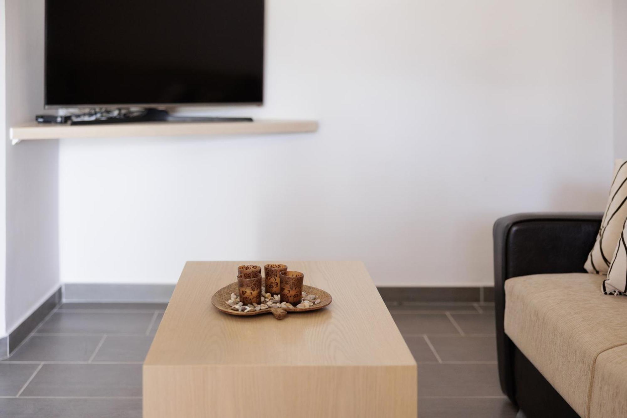 Santos Luxury Apartments Dassia  Oda fotoğraf