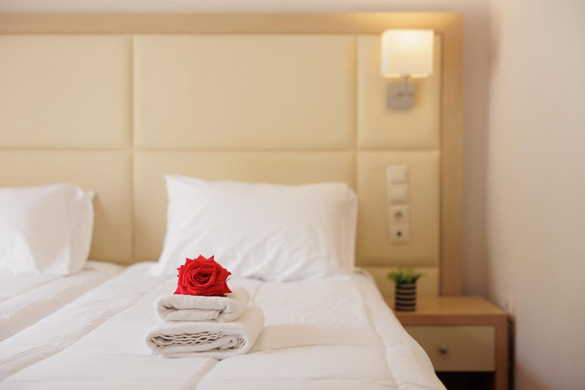 Santos Luxury Apartments Dassia  Oda fotoğraf