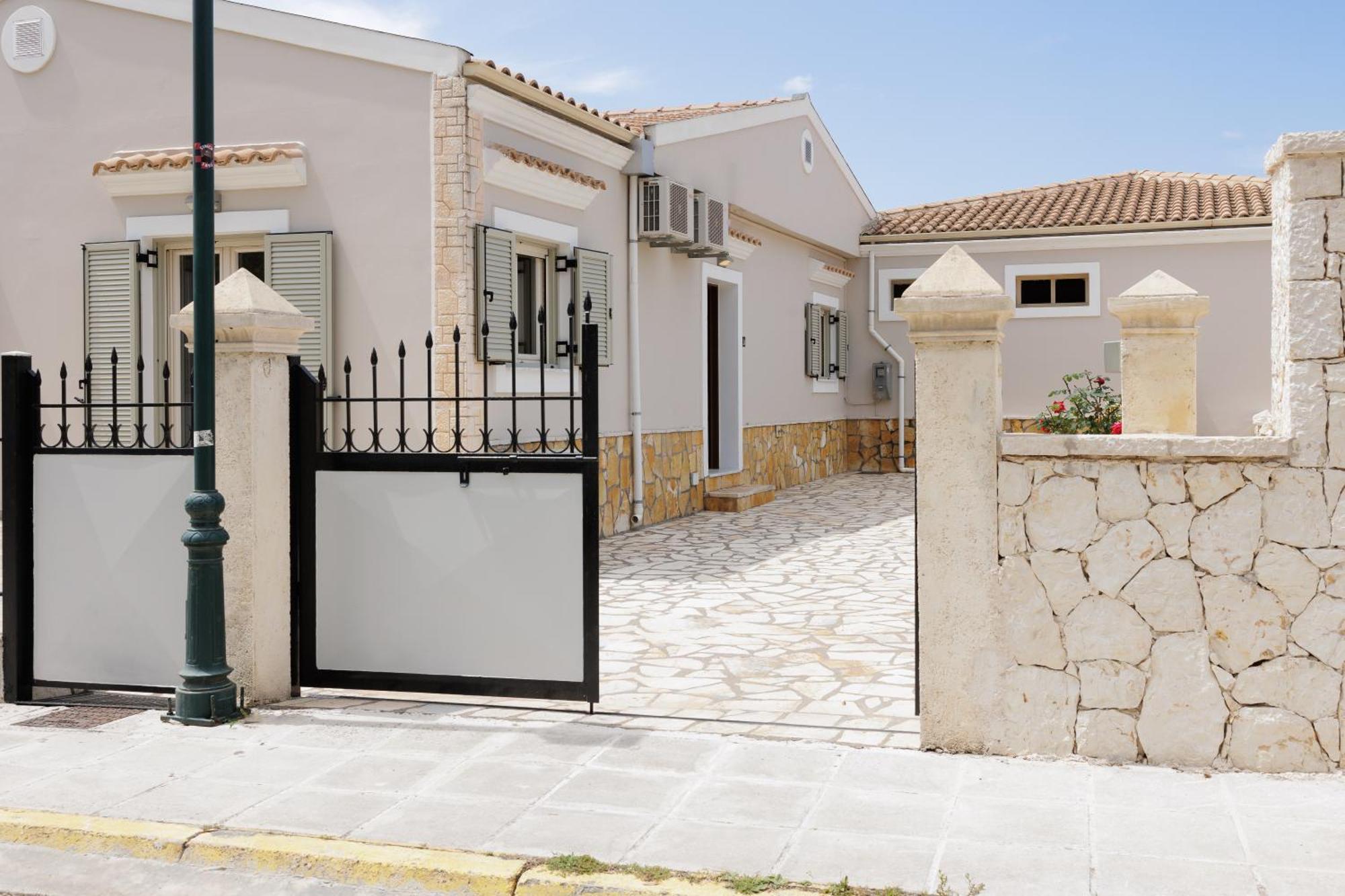 Santos Luxury Apartments Dassia  Oda fotoğraf